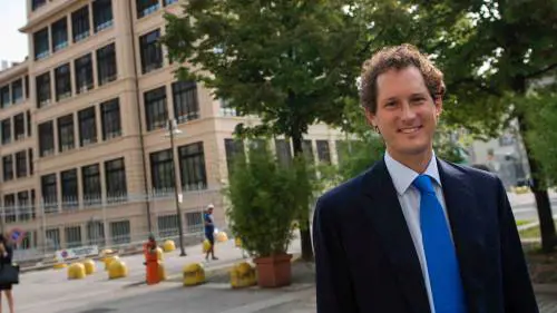 Stellantis, la narrazione di Elkann: "Il 2024 un anno ricco di successi"