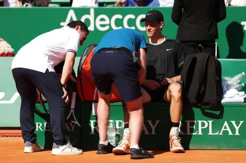 L'errore dell'arbitro e il dolore alla coscia: Sinner ko in semifinale a Montecarlo