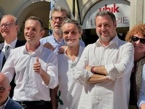 Salvini si prende la piazza leghista. "Critiche? A Bossi tutto è concesso"