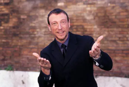 DeeJay, Mediaset, la Rai: per Amadeus quasi 40 anni in tv