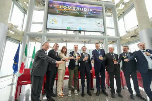 Vinitaly, la Lombardia protagonista con export record e intelligenza artificiale in vigna