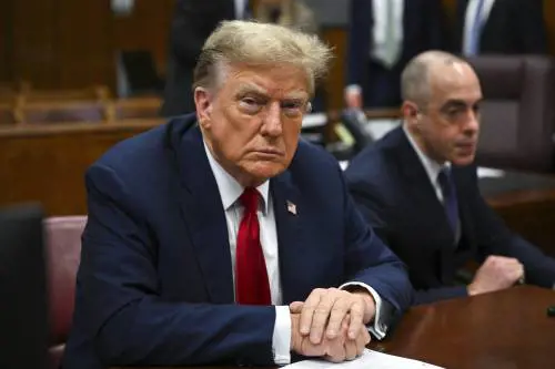 Caso Stormy Daniels, le accuse a Trump. "Piano criminale per manipolare il voto"