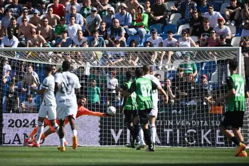 Un solo calcio, ma due regolamenti. La A va nella direzione opposta all'Uefa