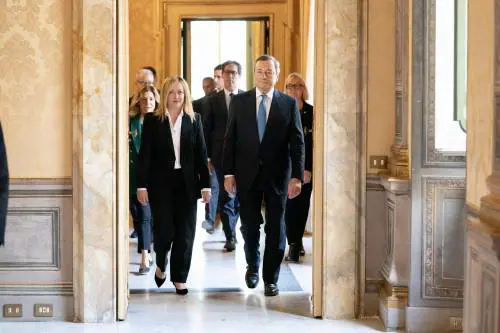 I contatti telefonici tra Meloni e Draghi. La prudenza della premier e il rischio di un Colle-bis