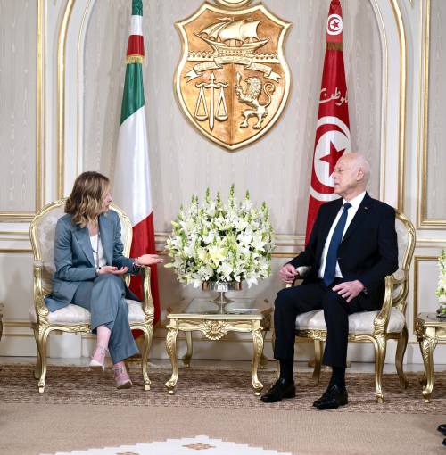 "Firmati tre accordi importanti". Giorgia Meloni soddisfatta dell'incontro in Tunisia