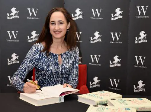 "Ho il cancro al cervello". La rivelazione choc della scrittrice Sophie Kinsella