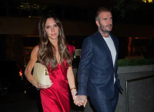 La Spice con la passione per borse e scarpe: i 50 anni di Victoria Beckham 