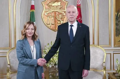 I migranti, le Pmi, l'università: il piano Mattei di Meloni a Tunisi