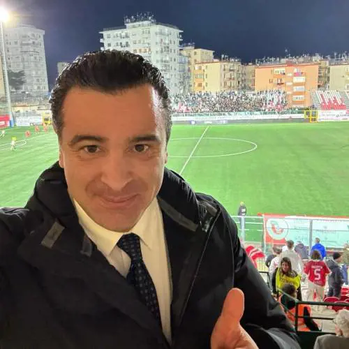 Manette alla vigilia del voto. L'ex sindaco di Avellino finisce ai domiciliari e la sinistra subito lo scarica