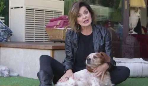 "Abbiamo avuto un incidente". Cosa è successo ad Alba Parietti e al suo cane
