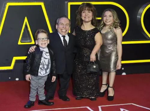 "Lascia un vuoto enorme". Morta la moglie di Warwick Davis star di Harry Potter