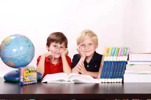 “Siete gay, lesbiche o trans?”. Le folli domande ai bambini nelle scuole scozzesi