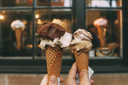 Milano, Sala dichiara guerra al gelato: stop alla vendita dopo mezzanotte