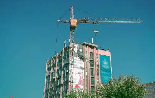 Pubblicità e spazi condominiali, le norme e i possibili vantaggi
