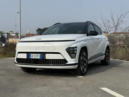 Hyundai Kona Electric: guarda la gallery del nuovo crossover elettrico da città