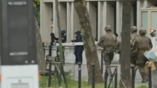 Parigi, paura al consolato iraniano: uomo minaccia di farsi saltare in aria