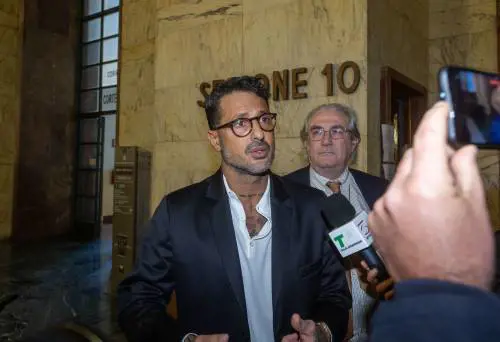 Pellegrini e il presunto stalking: "La escort ha inventato tutto". Corona indagato per diffamazione