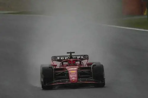 F1, in Cina sprint race e pole Verstappen, scintille in Ferrari tra Sainz e Leclerc