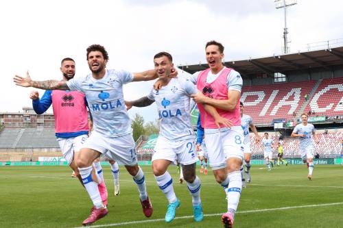 Serie B, il Parma impatta a Palermo e il Como si fa sotto
