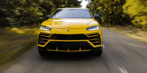 La Lamborghini Urus SE indossa i Pirelli P Zero Elect, pneumatici speciali per il SUV plug-in hybrid del Toro