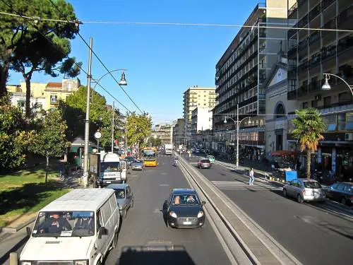 Choc a Napoli, studentessa investita e uccisa da un camion della spazzatura