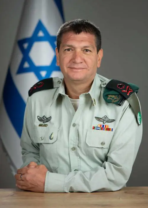Israele, l'ora delle colpe. Via due capi militari. Raid su base Usa in Siria