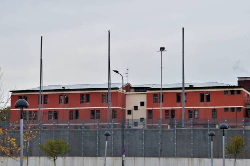 Incendio nel carcere Beccaria: in fiamme un materasso