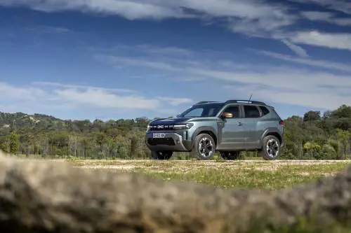 Dacia Duster 2024: guarda la gallery del nuovo SUV, anche ibrido o GPL