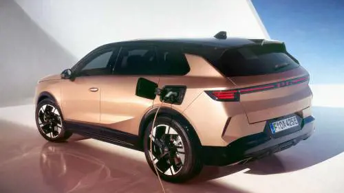 Nuova Opel Grandland 2024, guarda tutte le foto