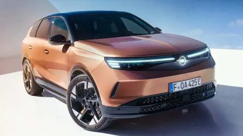 Nuova Opel Grandland, l’inedita generazione disponibile elettrica e ibrida