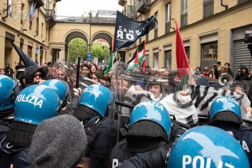 "Blocchiamo tutto". Ora i pro-Palestina minacciano anche la cultura