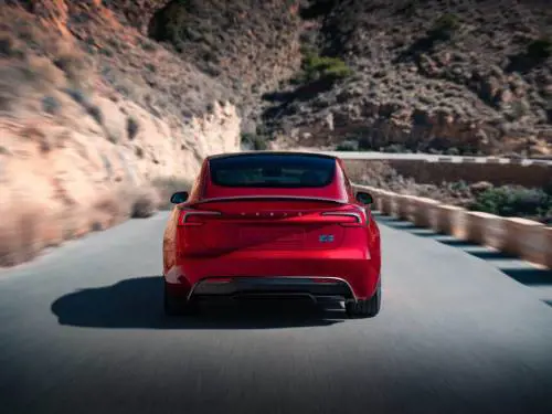 Nuova Tesla Model 3 Performance, guarda tutte le foto