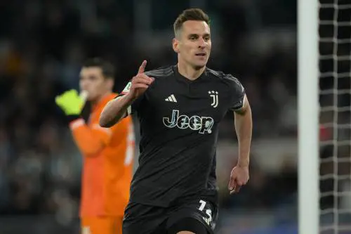 Milik manda in finale una brutta Juve