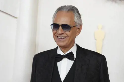 Bocelli & friends, festa sul palco per i trent'anni da superstar
