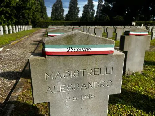 Un centinaio di metri: dall'Onore alla Gloria