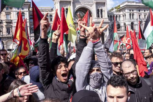 "Ci siamo presi la piazza". I comunisti esultano per aver "silenziato" il 25 aprile
