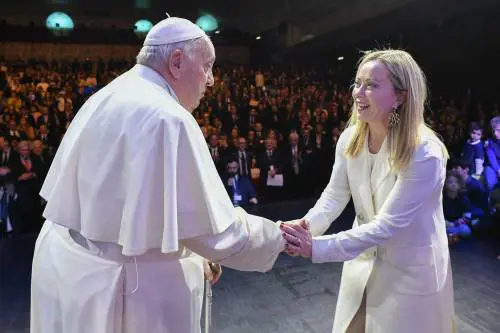 G7, Meloni: "Papa Francesco parteciperà alla sessione dei lavori sull'intelligenza artificiale"