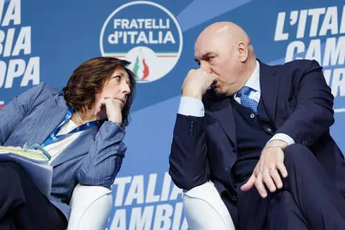 Meloni in campo per le Europee. E Mantovano teme "interferenze russe"