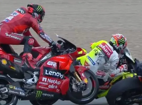 Tutti pazzi nella Sprint e metà dei piloti finisce per terra