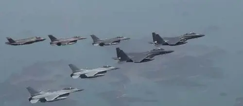 Attacco simulato con bombe a guida laser: così gli Usa avvertono Kim