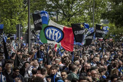 Milano si colora di nerazzurro: le immagini più belle della festa scudetto dell'Inter