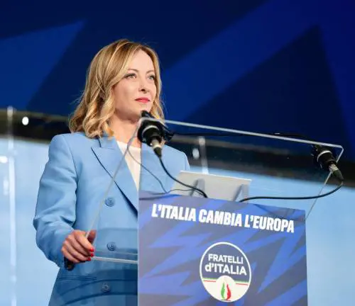 "Sinistra a pezzi, ha la sindrome dell'annegato". Pure lo Spectator incorona la Meloni