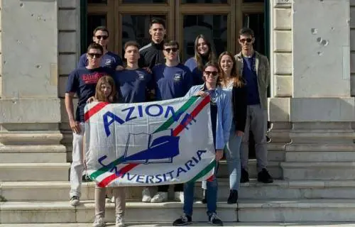 Dieci contro due: la violenza del collettivo contro i giovani di Fdi
