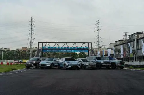 BYD al salone di Pechino 2024, tutte le futuristiche novità del colosso cinese