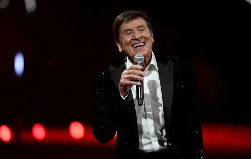 C'era un ragazzo che oggi compie 80 anni