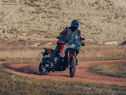 MV Agusta Enduro Veloce: dalla strada all'off-road