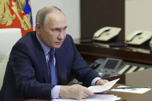 Ragioniere alla Difesa, fantasma al Cremlino. Tutti i dilemmi del rimpasto voluto da Putin