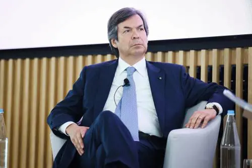 Intesa Sanpaolo disegna il nuovo polo delle polizze