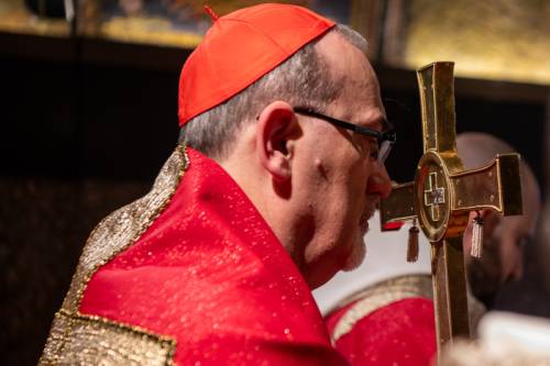 Il cardinale Pierbattista Pizzaballa durante il Venerdì Santo in una foto pubblicata sulla pagina Facebook del Latin Patriarchate of Jerusalem