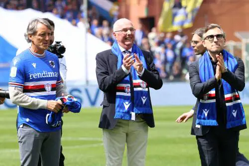 L'abbraccio commmovente del Ferraris a Eriksson: lacrime e applausi per l'ex mister della Sampdoria
